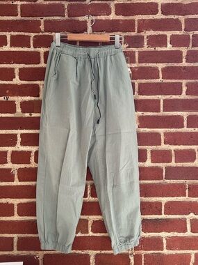 Casual Elastic-Waist High Rise Cropped Jogger Pants in Sage Green